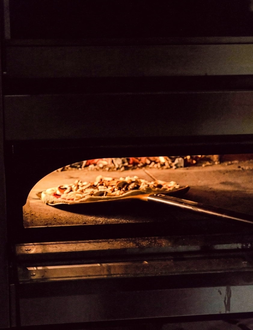 Pizza au four à bois